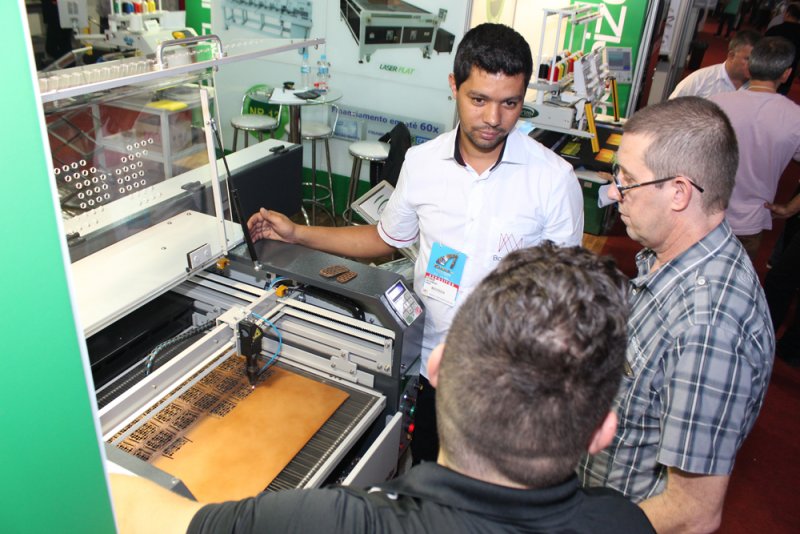 Fimec é o grande momento dos fabricantes brasileiros de tecnologia para couro e calçados Fimec é o grande momento dos fabricantes brasileiros de tecnologia para couro e calçados