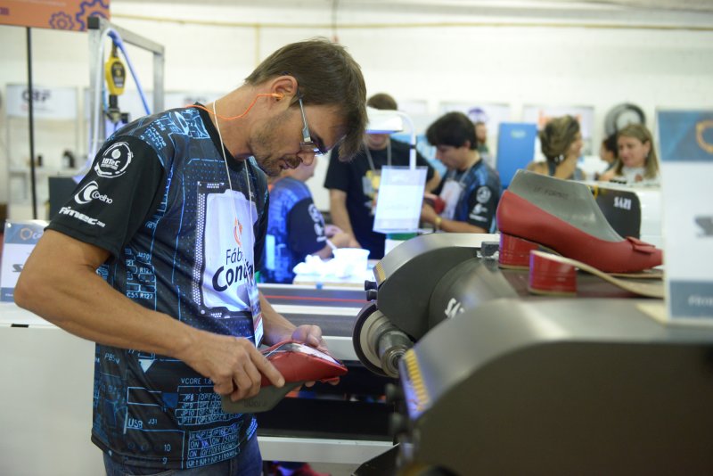 Fábrica Conceito apresenta inovação e tecnologia na produção calçadista durante a Fimec Fábrica Conceito apresenta inovação e tecnologia na produção calçadista durante a Fimec