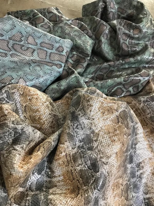 Finileather apresenta estampa de cobra revertida em couro bovino Finileather apresenta estampa de cobra revertida em couro bovino