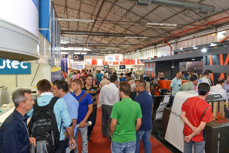 Exportações aceleram na Fimec Exportações aceleram na Fimec